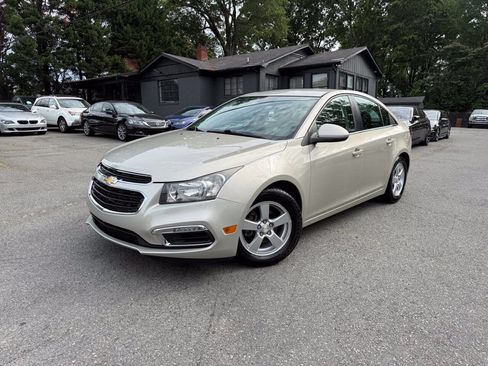 Used 2015 Chevrolet Cruze LT FWD image 1