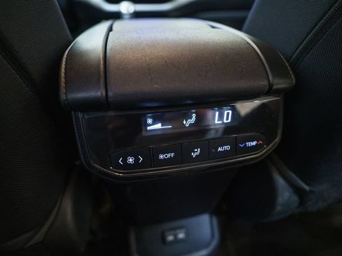 Used 2023 Toyota Highlander LE FWD image 30