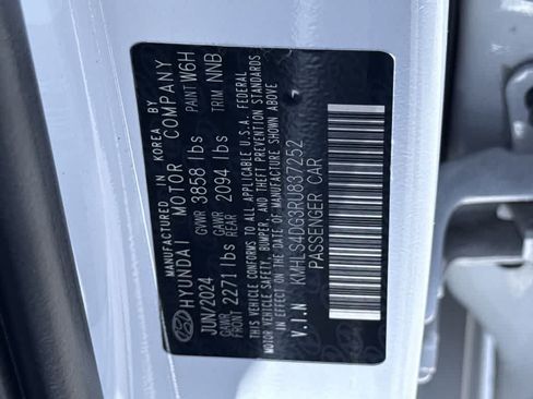 Used 2024 Hyundai Elantra SEL w/ Convenience Package FWD image 16