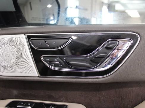 Used 2022 Lincoln Navigator L Reserve AWD/4WD image 32