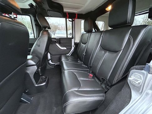 Used 2015 Jeep Wrangler Unlimited Sahara w/ Connectivity Group image 19