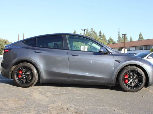 Used 2022 Tesla Model Y Performance AWD/4WD image 39