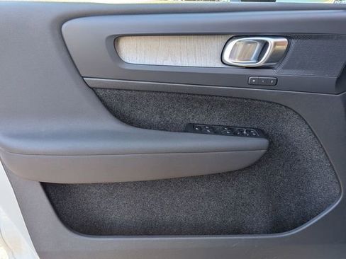 Certified 2023 Volvo XC40 B5 Plus image 23