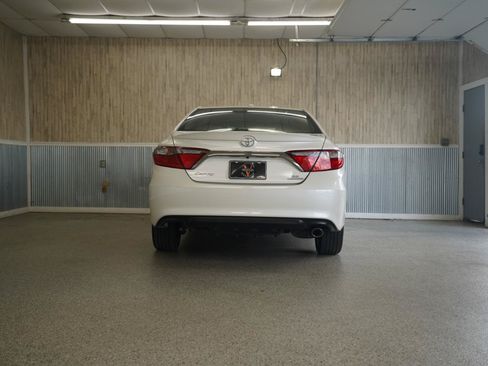 Used 2016 Toyota Camry SE FWD image 8
