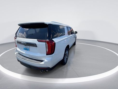 Used 2023 GMC Yukon XL Denali Ultimate AWD/4WD image 8