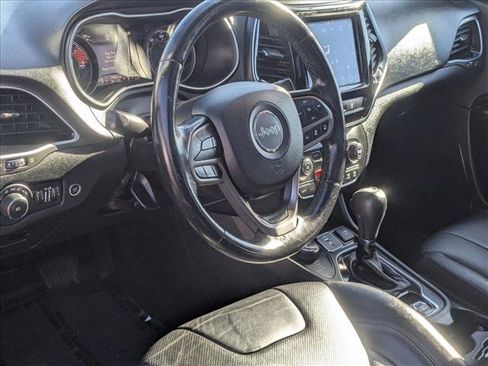 Used 2019 Jeep Cherokee Limited w/ Luxury Group image 10