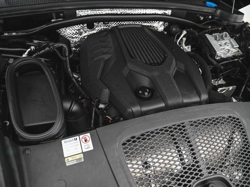 Used 2023 Porsche Macan image 37