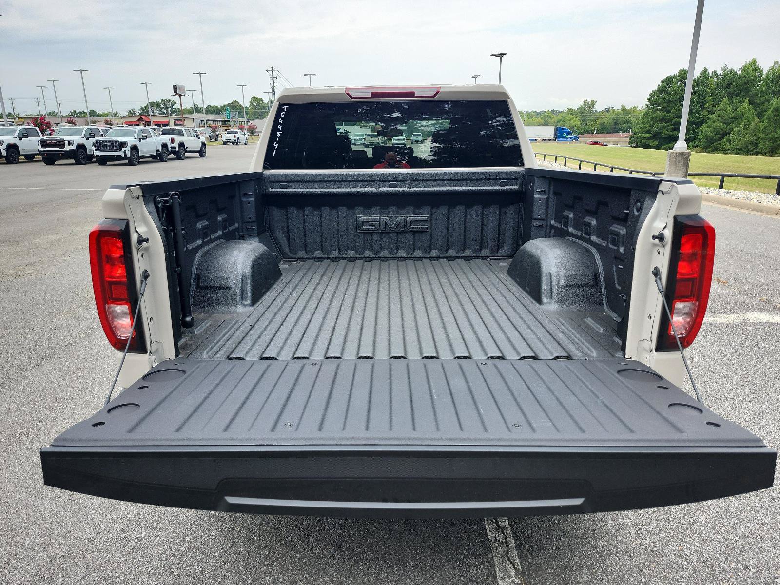 New 2026 GMC Sierra 1500 SLE AWD/4WD image 9