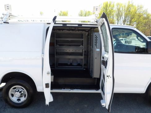 Used 2017 Chevrolet Express 2500 image 25