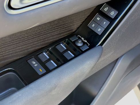 Used 2025 Land Rover Range Rover Velar Dynamic SE image 22