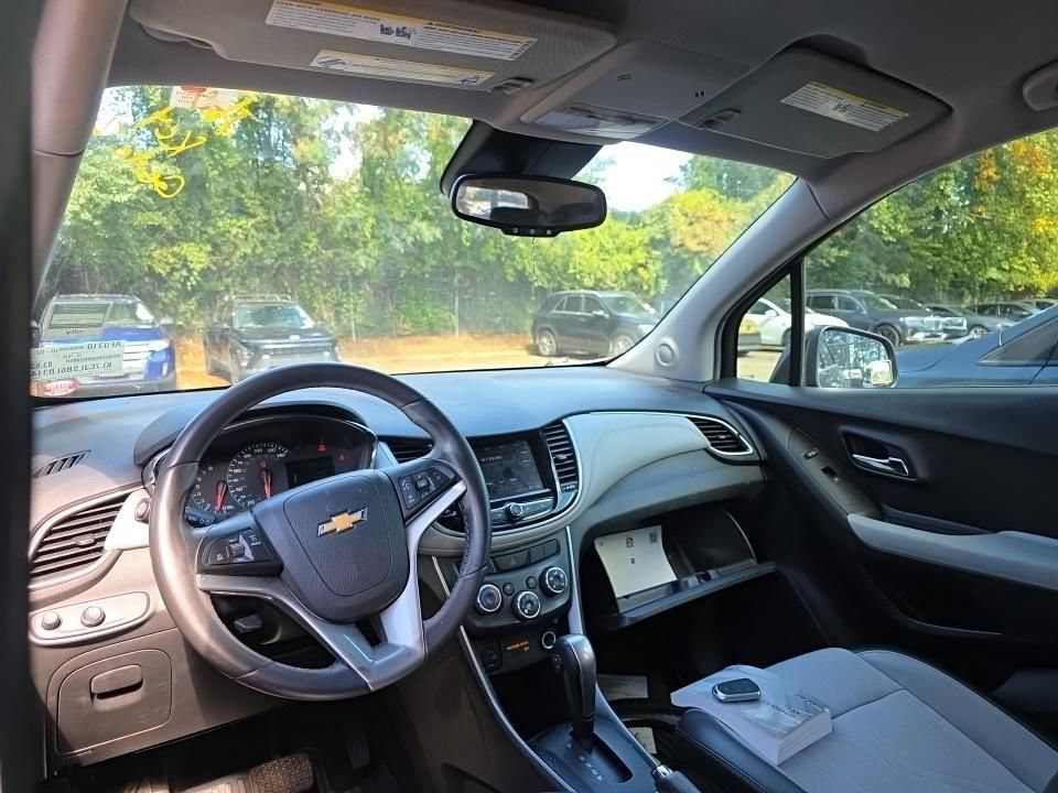 Used 2020 Chevrolet Trax LT w/ LT Convenience Package FWD image 6