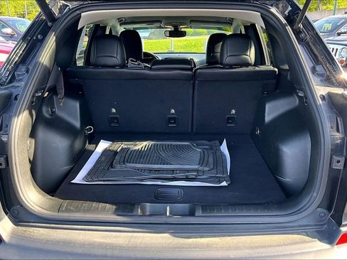 Used 2019 Jeep Cherokee Latitude Plus w/ Comfort/Convenience Group AWD/4WD image 7