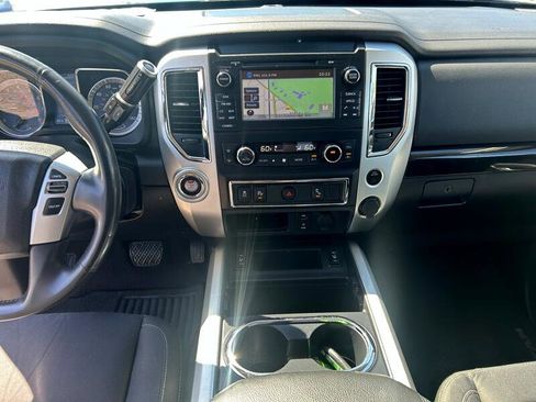 Used 2017 Nissan Titan SV image 11