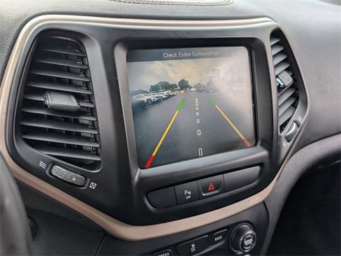 Used 2018 Jeep Cherokee Limited w/ Luxury Group image 21