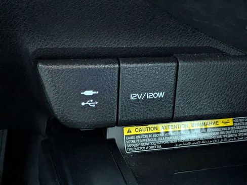 Used 2019 Toyota Camry XLE image 23