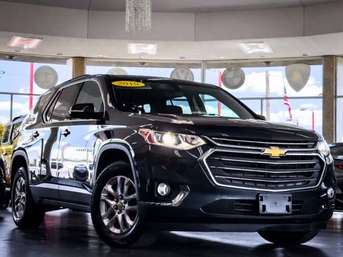 Used 2019 Chevrolet Traverse LT image 1