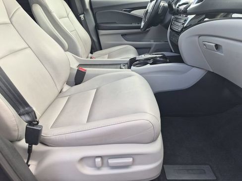 Used 2018 Honda Pilot Touring image 18