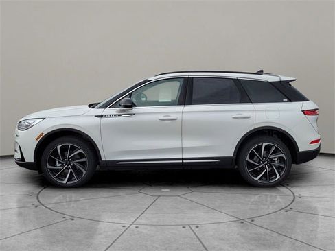 New 2026 Lincoln Corsair Reserve image 7