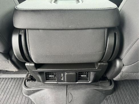 Used 2022 Chevrolet Silverado 1500 LT AWD/4WD image 11