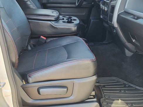 Used 2016 RAM 2500 Tradesman w/ Chrome Appearance Group AWD/4WD image 12
