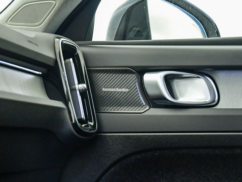 Certified 2025 Volvo XC40 B5 Plus w/ Climate Package image 25