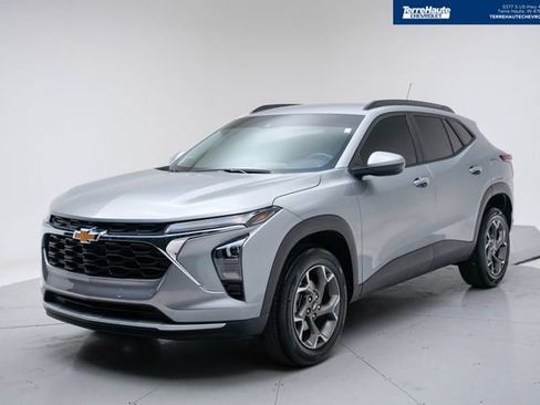 Used 2025 Chevrolet Trax LT w/ Driver Confidence Package image 1