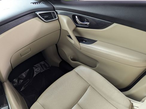 Used 2016 Nissan Rogue SL image 11