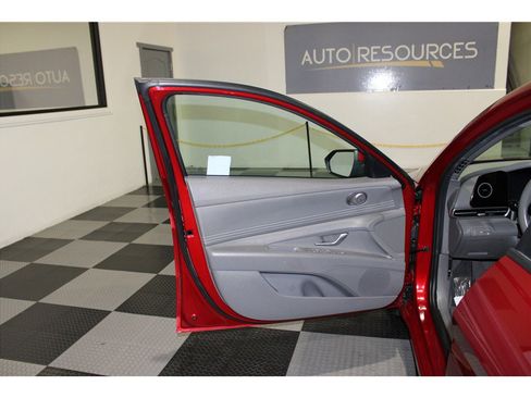 Used 2023 Hyundai Elantra SEL w/ Convenience Package image 11