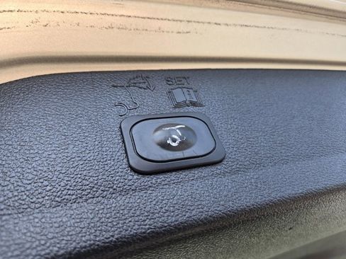 Used 2018 Ford Escape SEL FWD image 35