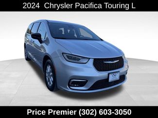 Used 2024 Chrysler Pacifica Touring-L video 1