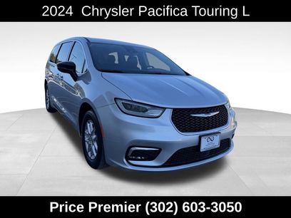 Used 2024 Chrysler Pacifica Touring-L