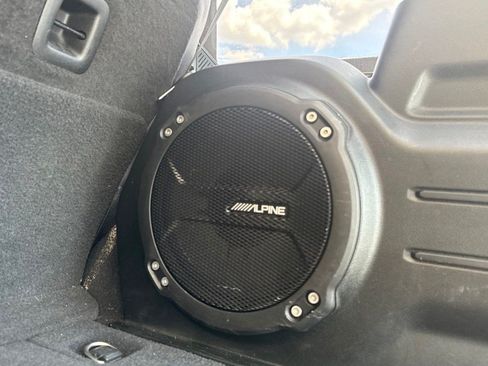 Used 2018 Jeep Wrangler Unlimited Sahara w/ Dual Top Group AWD/4WD image 8