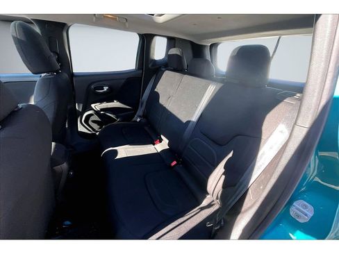 Used 2020 Jeep Renegade Latitude w/ Cold Weather Group image 23