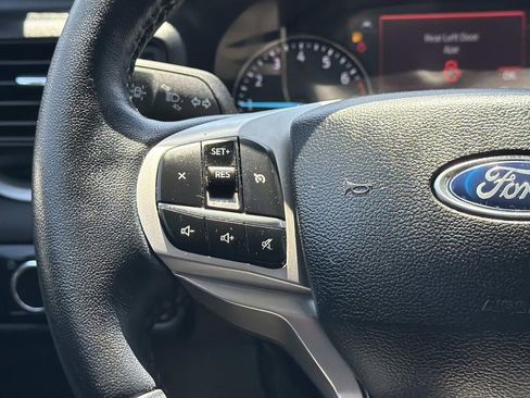 Used 2023 Ford Explorer XLT RWD image 12