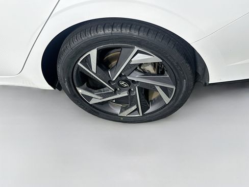 Used 2025 Hyundai Elantra SEL FWD image 11