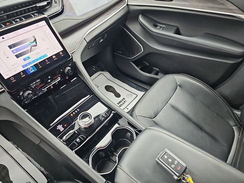 Used 2022 Jeep Grand Cherokee Limited 4xe AWD/4WD image 30