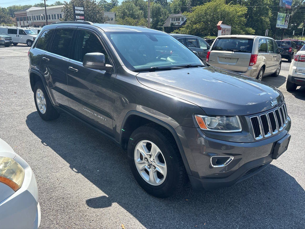 Used 2014 Jeep Grand Cherokee Laredo w/ Quick Order Package 23E AWD/4WD image 4