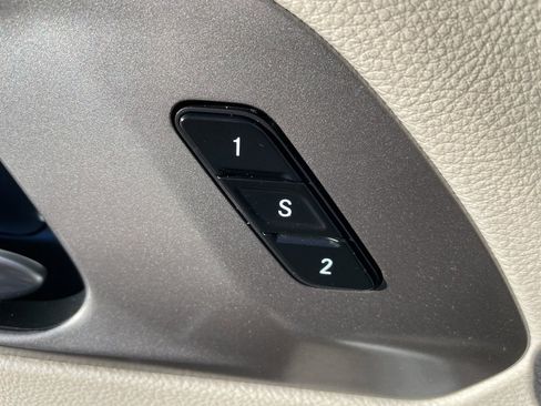 Used 2024 Chrysler Pacifica Touring-L image 5