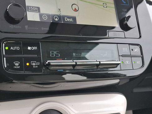 Used 2016 Toyota Prius Four image 10