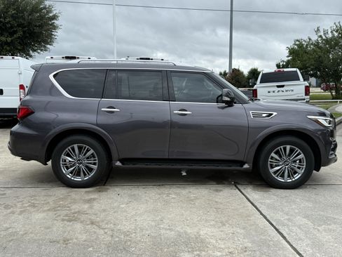 Used 2023 INFINITI QX80 Luxe w/ All-Season Package RWD image 3