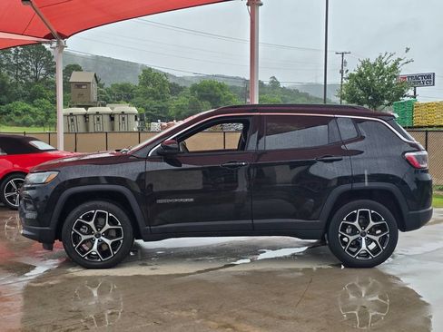 Used 2025 Jeep Compass Limited AWD/4WD image 2