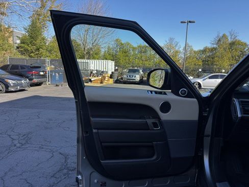 Used 2019 Land Rover Range Rover Sport HSE image 6