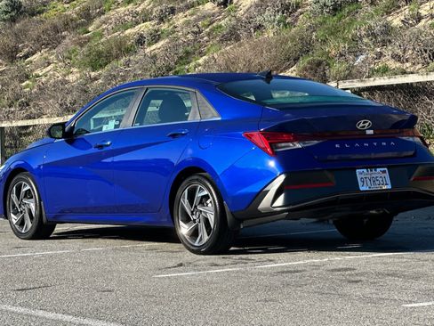 Used 2025 Hyundai Elantra SEL image 7