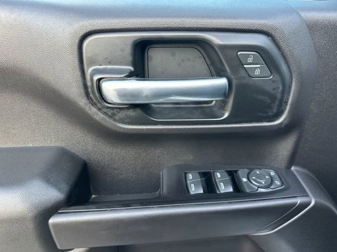 Used 2020 Chevrolet Silverado 1500 Custom w/ Custom Value Package image 10