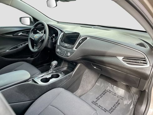 Used 2025 Chevrolet Malibu LS FWD image 29