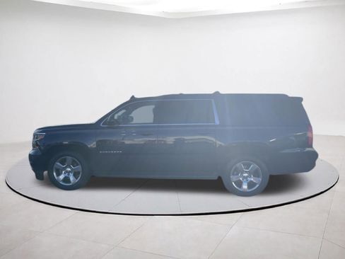 Used 2018 Chevrolet Suburban LT image 5