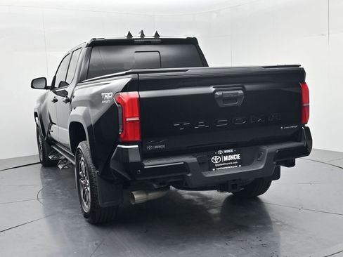 Used 2025 Toyota Tacoma TRD Sport w/ TRD Sport Upgrade Package AWD/4WD image 6