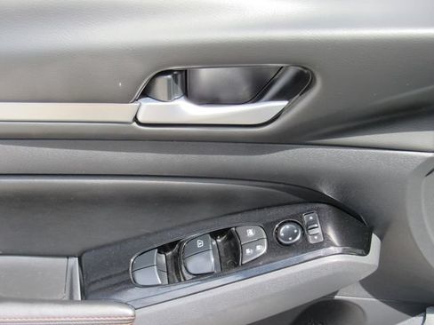 Used 2024 Nissan Altima 2.5 SR FWD image 19