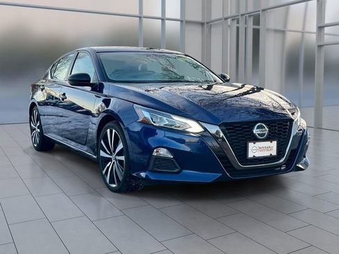 Used 2020 Nissan Altima 2.5 SR w/ Premium Package FWD image 1