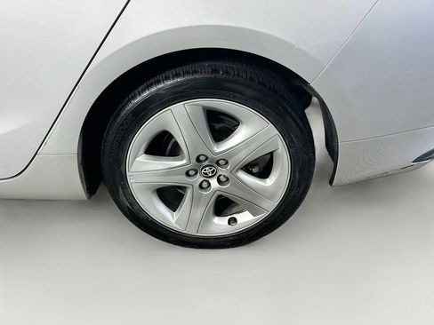 Used 2016 Toyota Prius Three Touring image 11